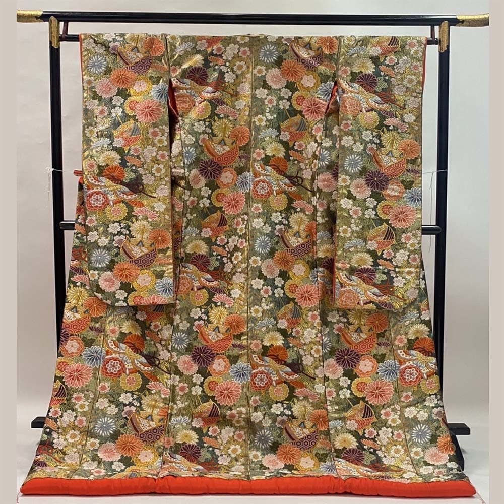 唐織糸巻きに菊華蝶